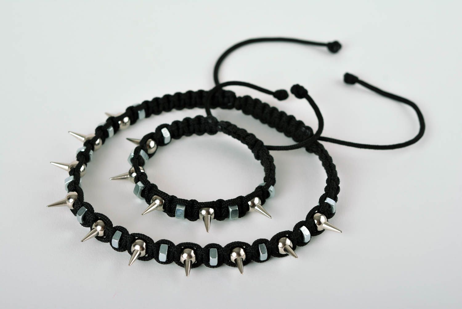 Украшения с шипами ручная работа комплект браслет из шнура ожерелье с шипами фото 3