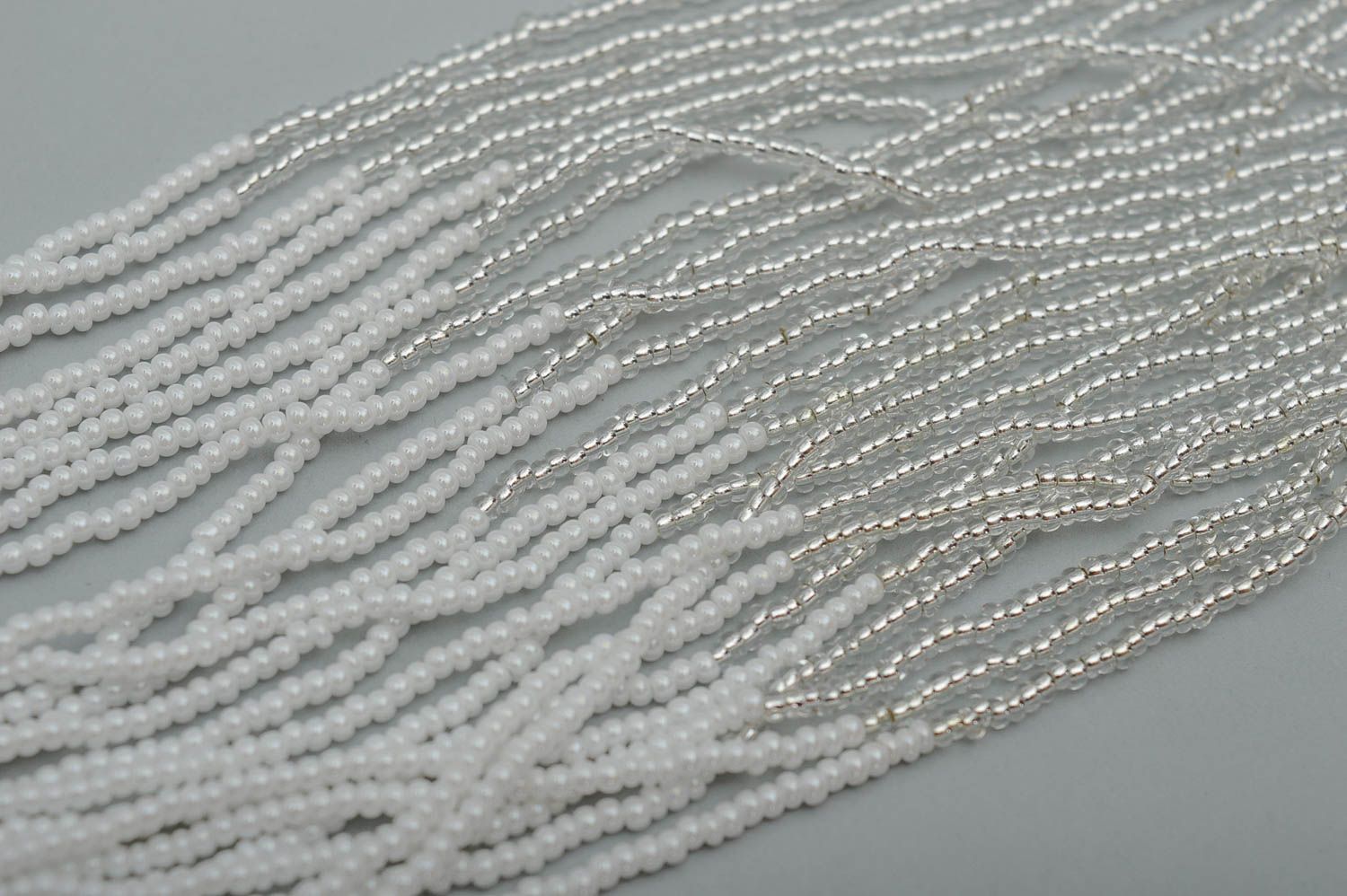 Колье из бисера украшение ручной работы ожерелье из бисера белое красивое фото 4
