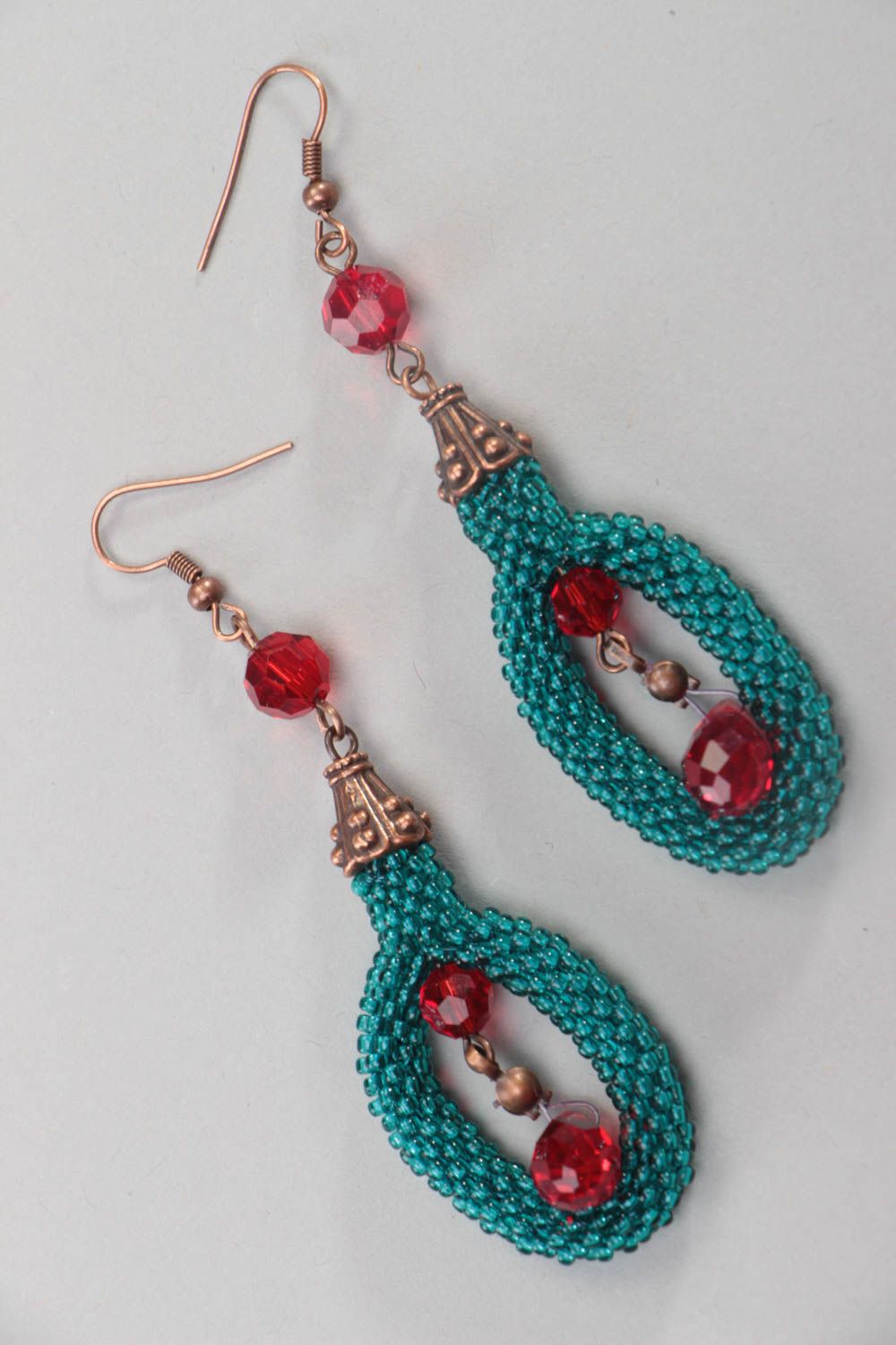 Boucles d'oreilles en perles de rocaille cristal vert rouge ovales faites main photo 2