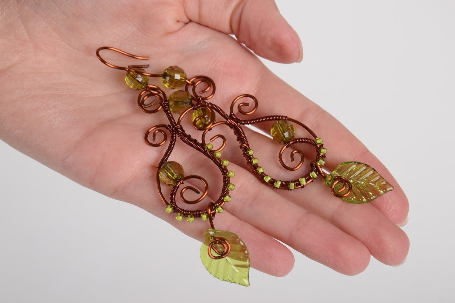 Boucles d'oreilles en cuivre Bijou fait main avec perles vertes Cadeau femme photo 2