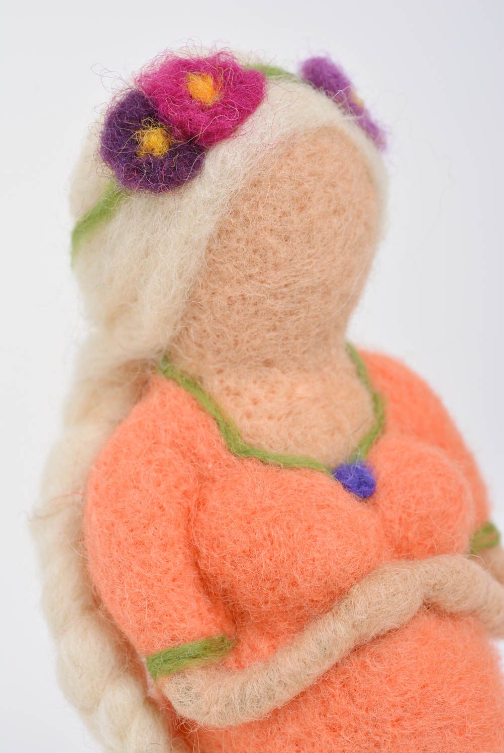 Kleine wunderschöne Filz Puppe aus Wolle für Dekor künstlerische Handarbeit foto 2