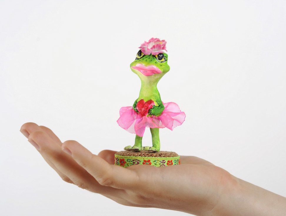 Figurine made ​​of papier-mache Frog photo 2