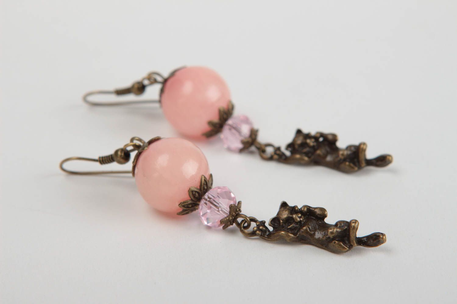 Boucles d'oreilles pendantes faites main en quartz rose et cristal pour fille photo 3