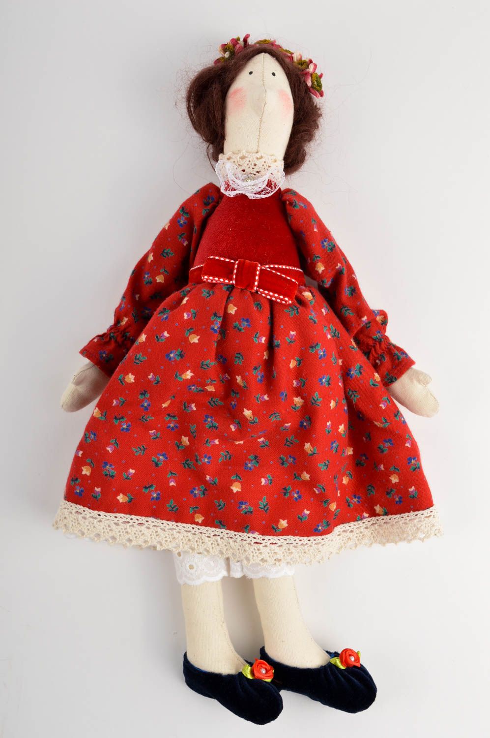 Кукла ручной работы мягкая кукла в красном платье кукла из ткани красивая фото 2