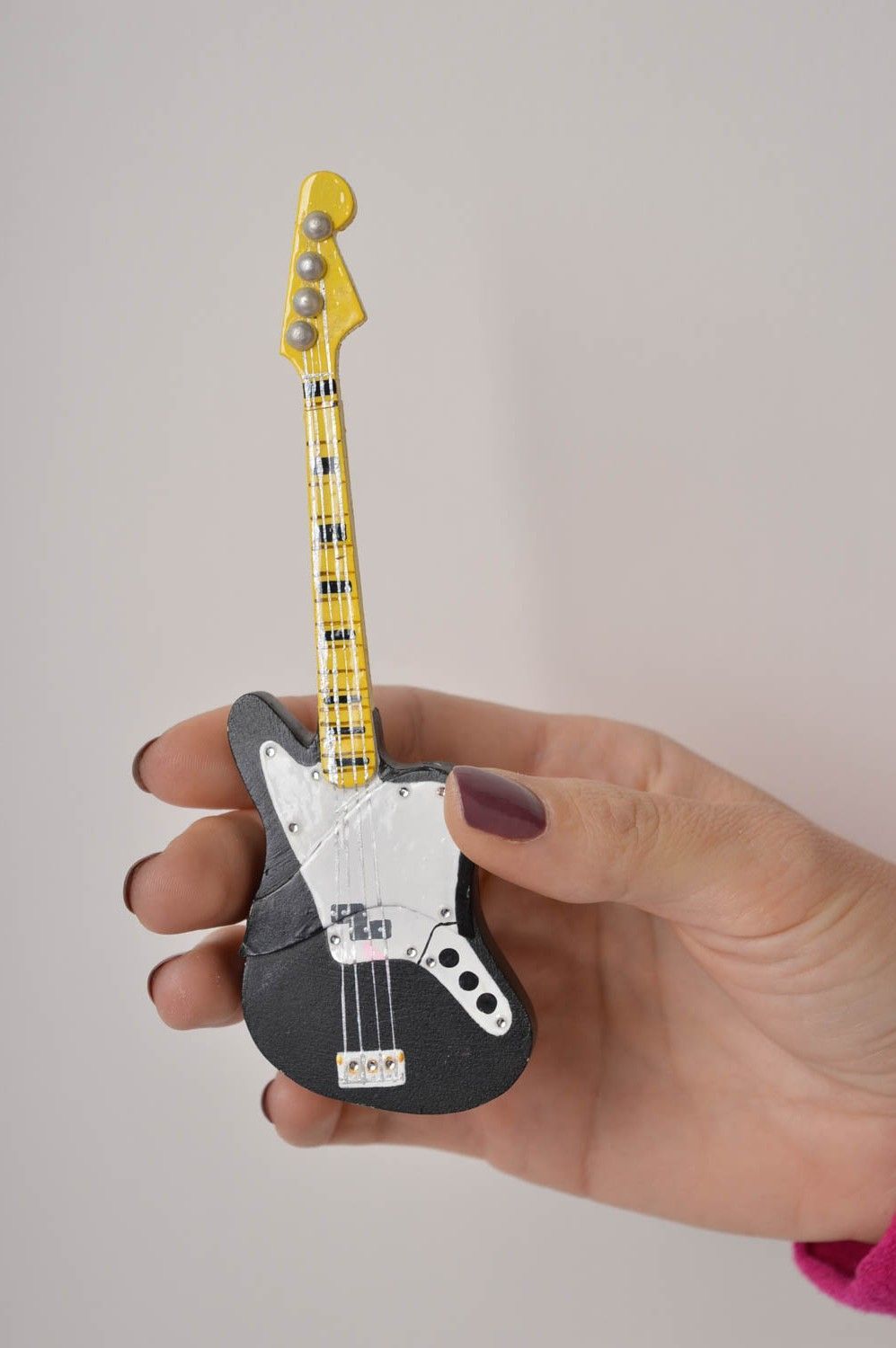 Флешка-гитара ручной работы оригинальная флешка из пластики красивая флешка фото 4