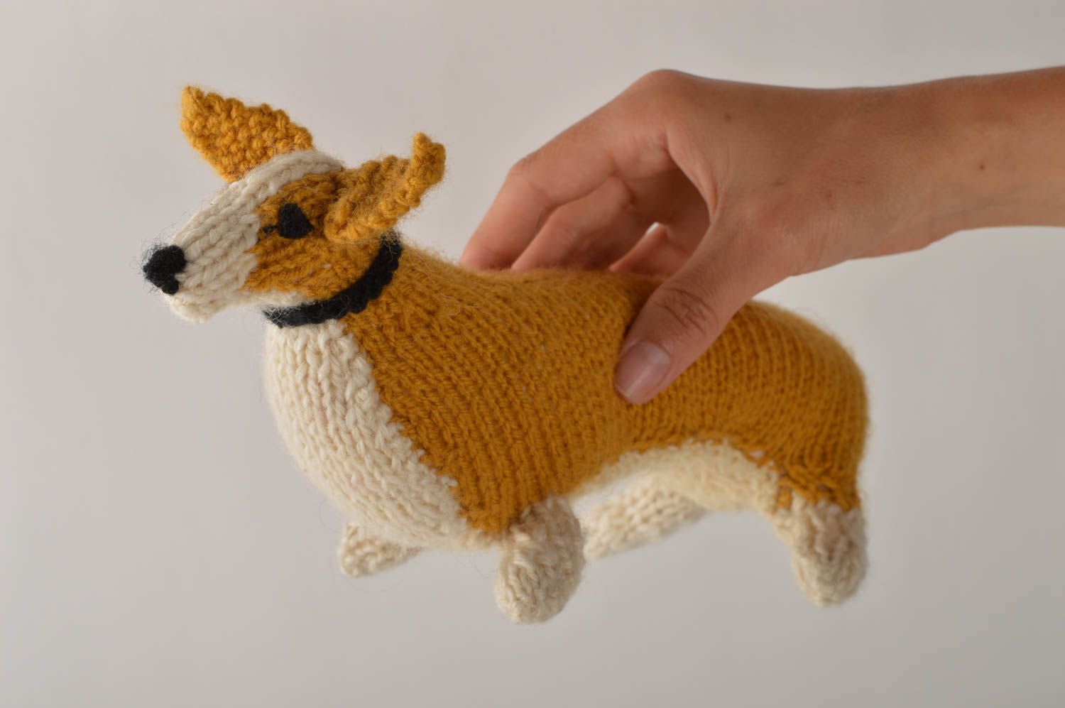 Peluche chien Welsh Corgi Jouet fait main tricoté en laine Cadeau pour enfant photo 5