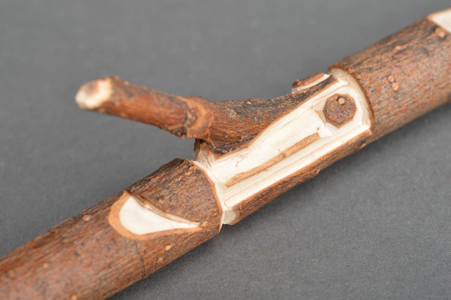 Bolígrafo original de madera con silbato hecho a mano tallado ecológico foto 3
