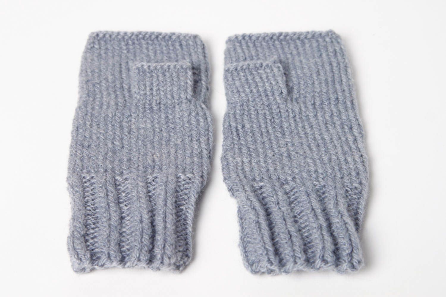 Guantes sin dedos hechos a mano grises accesorio de moda mitones a crochet foto 9