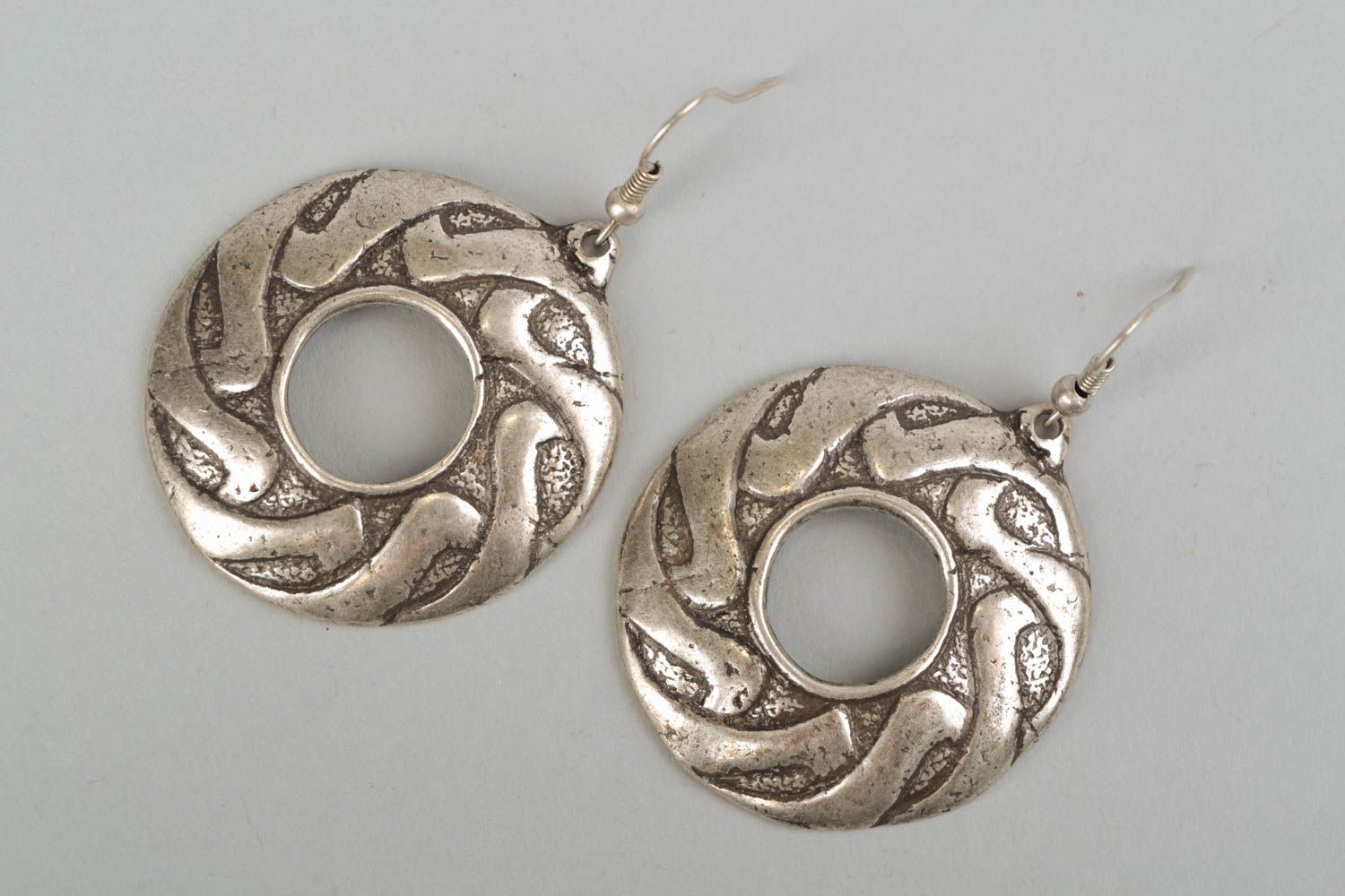 Beautiful round metal earrings photo 3