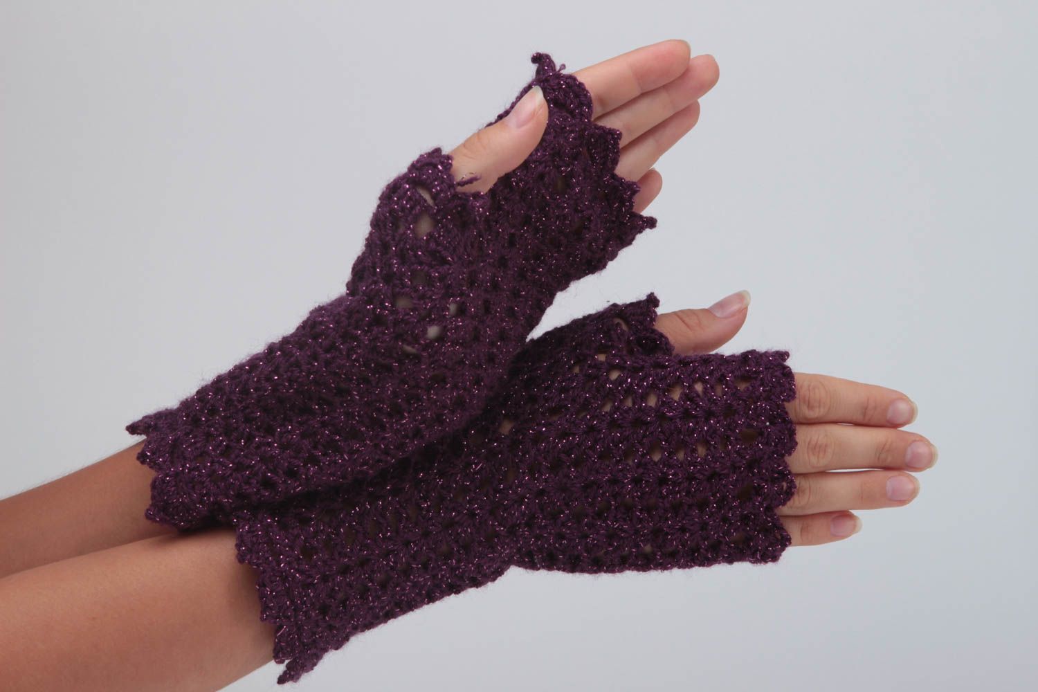 Mitaines tricot Gants mitaines fait main Accessoire femme violettes au crochet photo 5