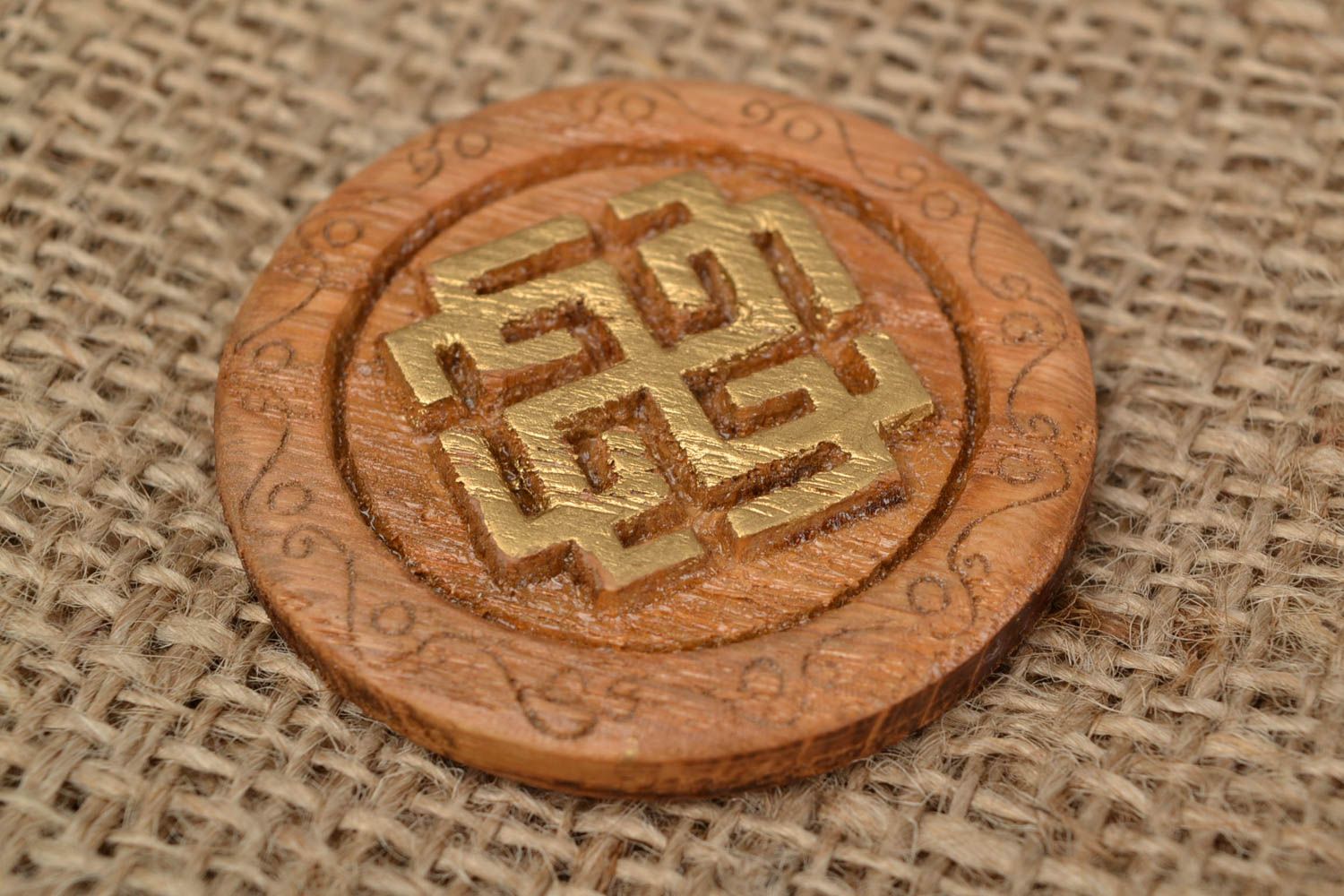 Holz Amulett für Schutz geschnitzt mit Bemalung für Haus handmade mit Symbolik foto 1
