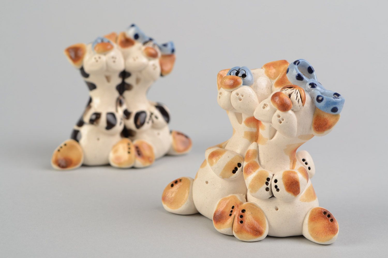 Set of 2 handmade decorative ceramic figurines of hugging cats painted with glaze photo 3