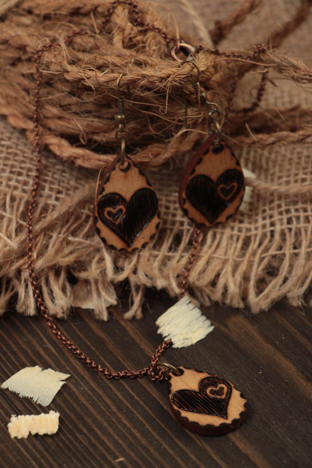 Деревянные украшения ручной работы модные серьги и кулон из дерева женские фото 1