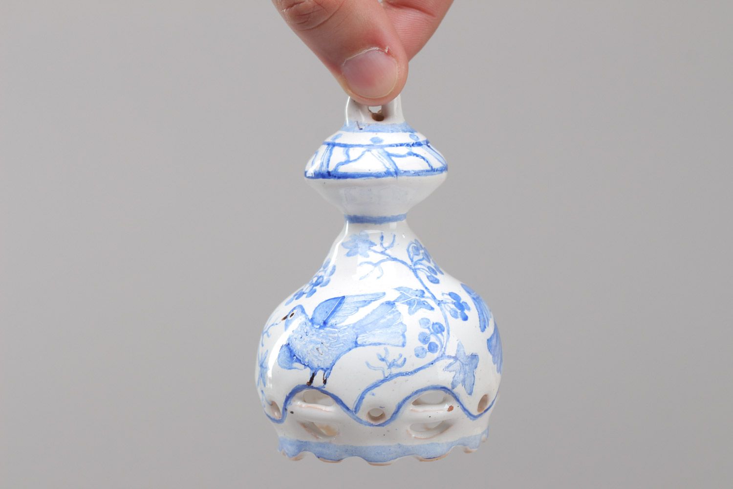 Декоративный керамический колокольчик с росписью эмалью и красками ручной работы фото 5