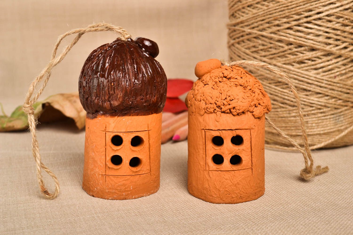 Керамика ручной работы колокольчики из глины домики 2 штуки глиняные сувениры фото 1