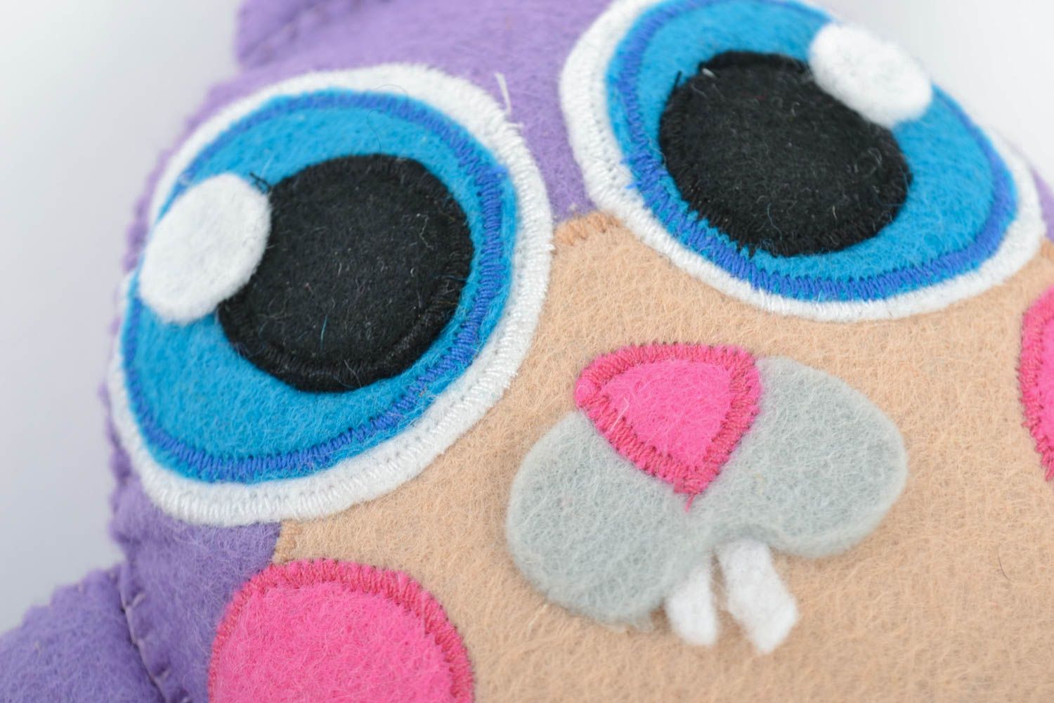 Мягкая игрушка ручной работы заяц фиолетовый из фетра с большими глазами фото 3