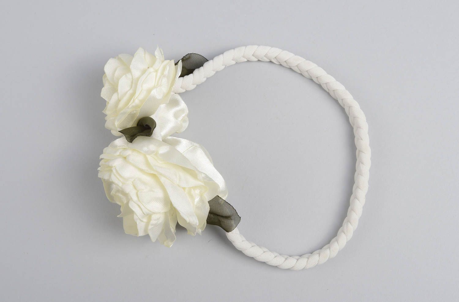 Zartes beige Blumen Haarband handmade Designer Schmuck Accessoire für Haare foto 4