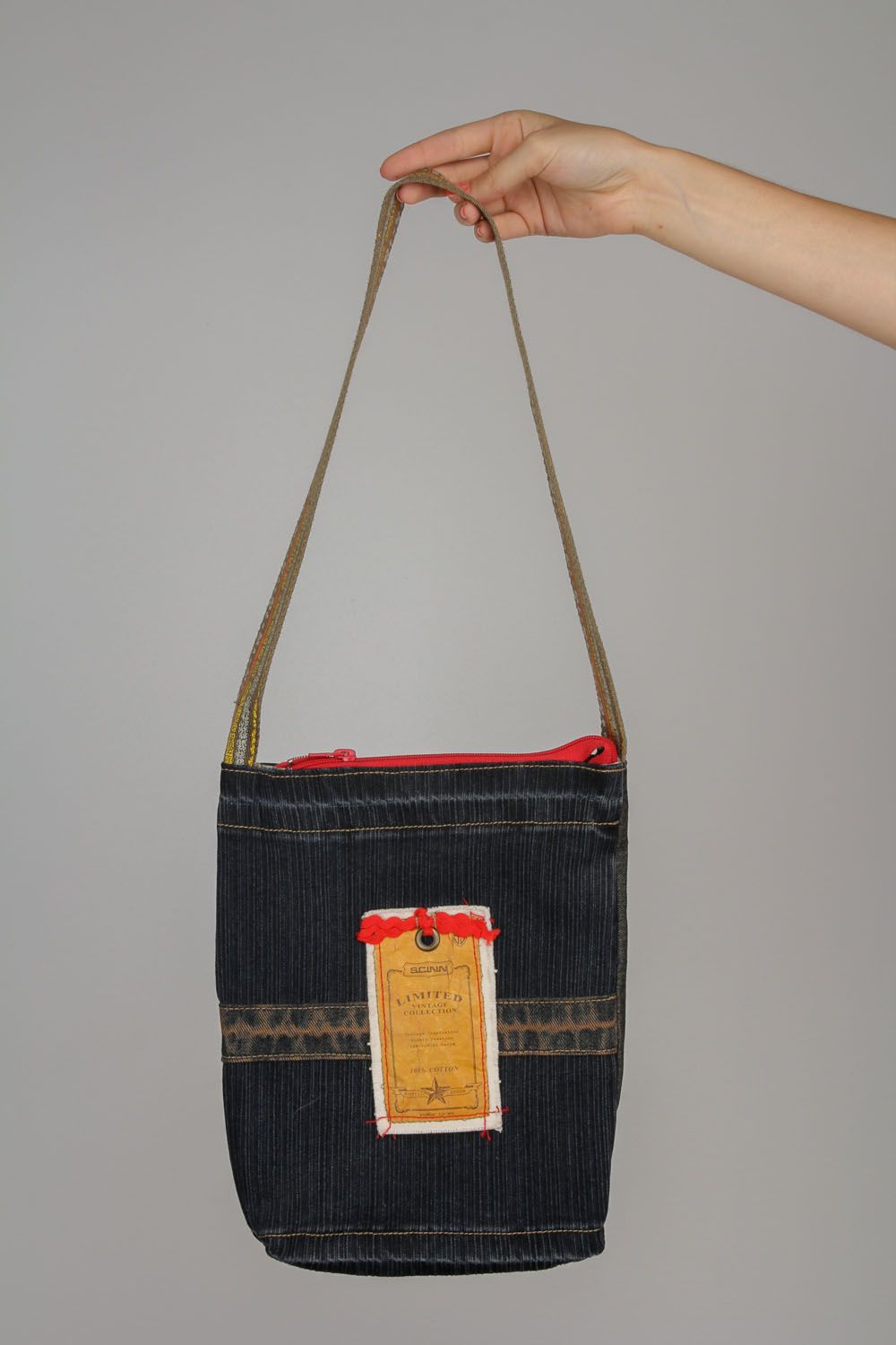 Молодежная сумка из джинсовой ткани фото 2