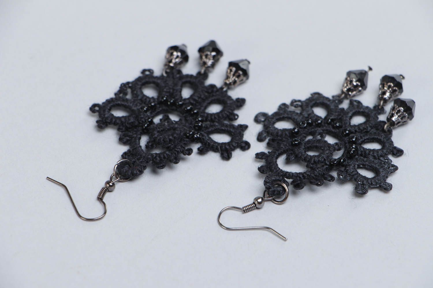 Ensemble de bijoux en frivolité noirs ajourés originaux faits main 2 pièces photo 4