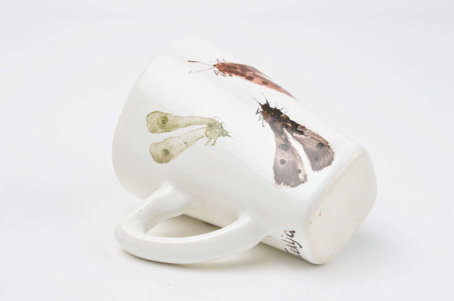 White ceramic teacup with handle and insects prints photo 4