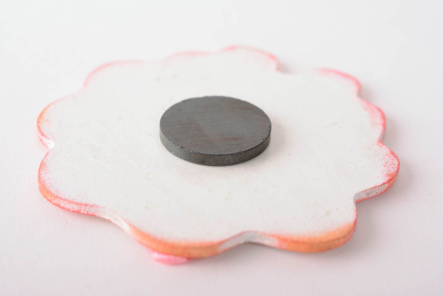Magnet pour frigo Brebis rose et noir accessoire en bois de décor fait main photo 4