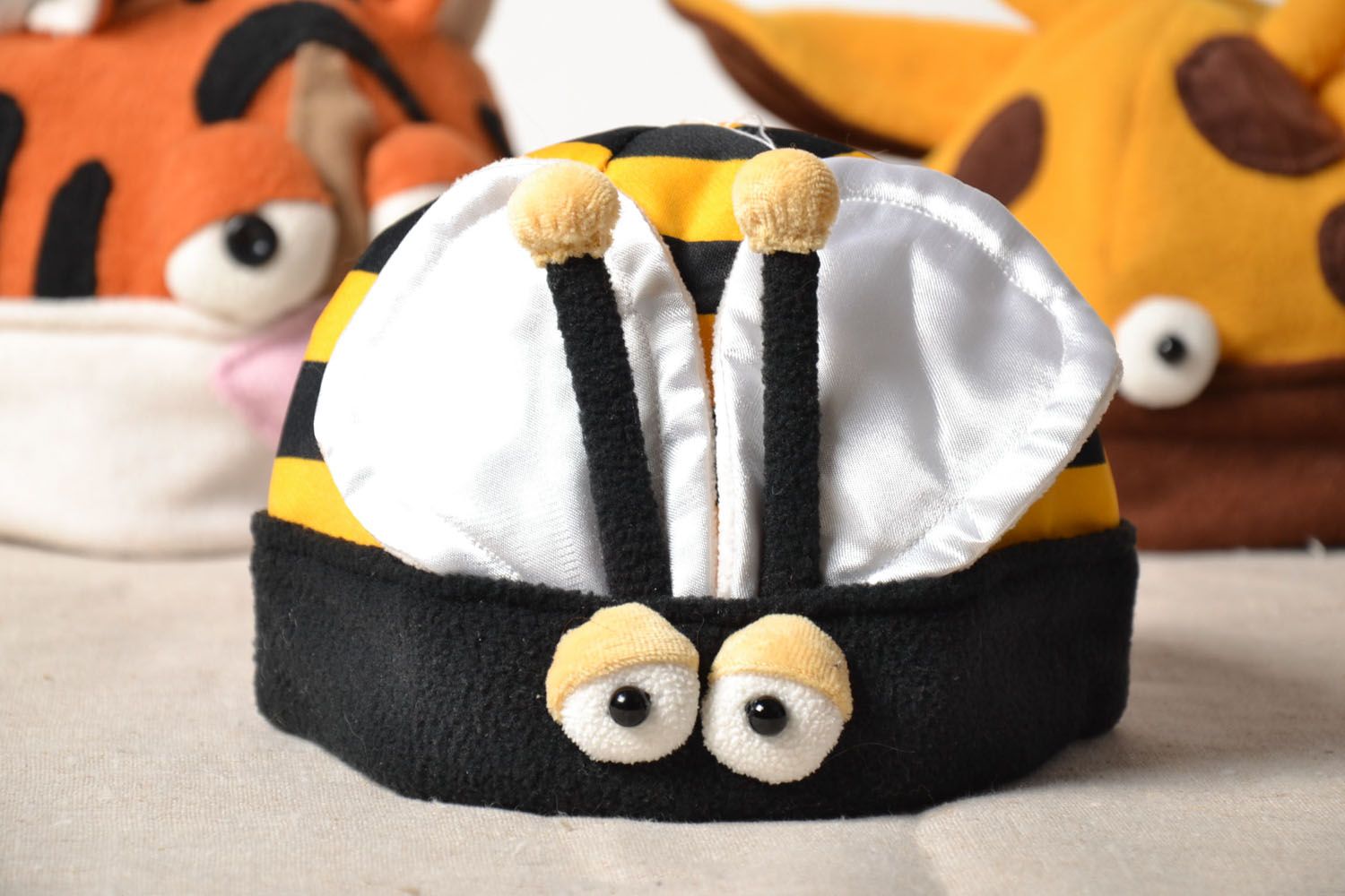 Cappello di ape di carnevale fatto a mano accessorio divertente da bambini foto 1