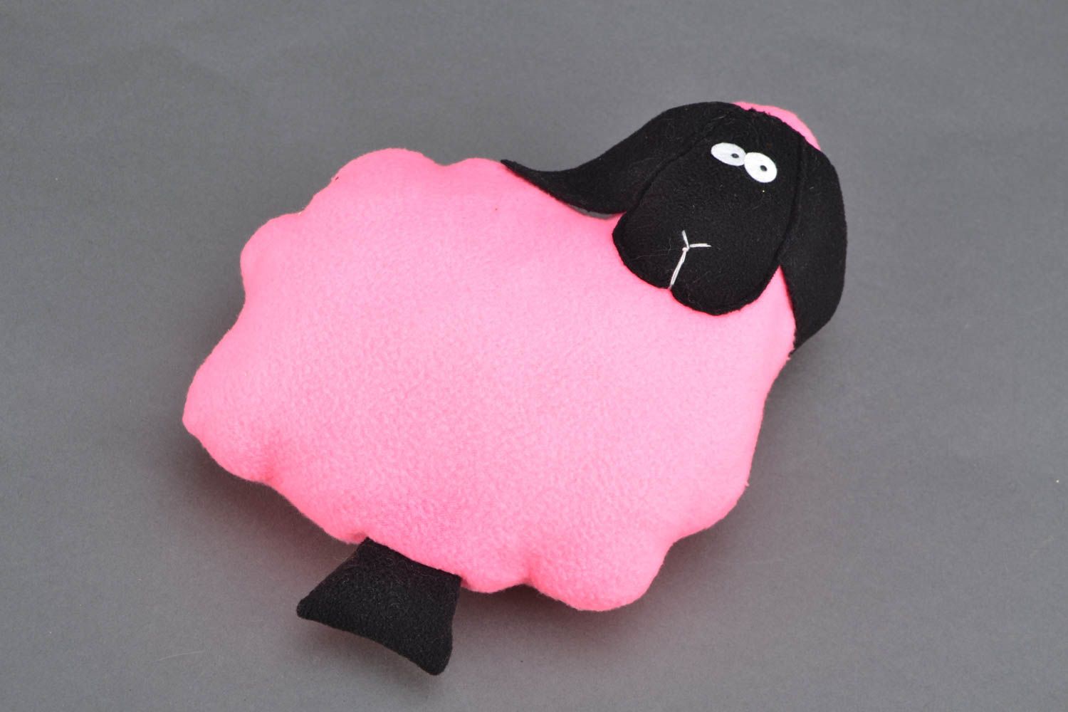 Диванная подушка-игрушка для ребенка Барашек розовый фото 1