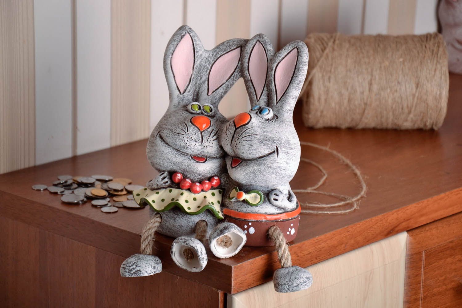 Conigli salvadanaio fatto a mano in ceramica dipinto a mano idea regalo  foto 3