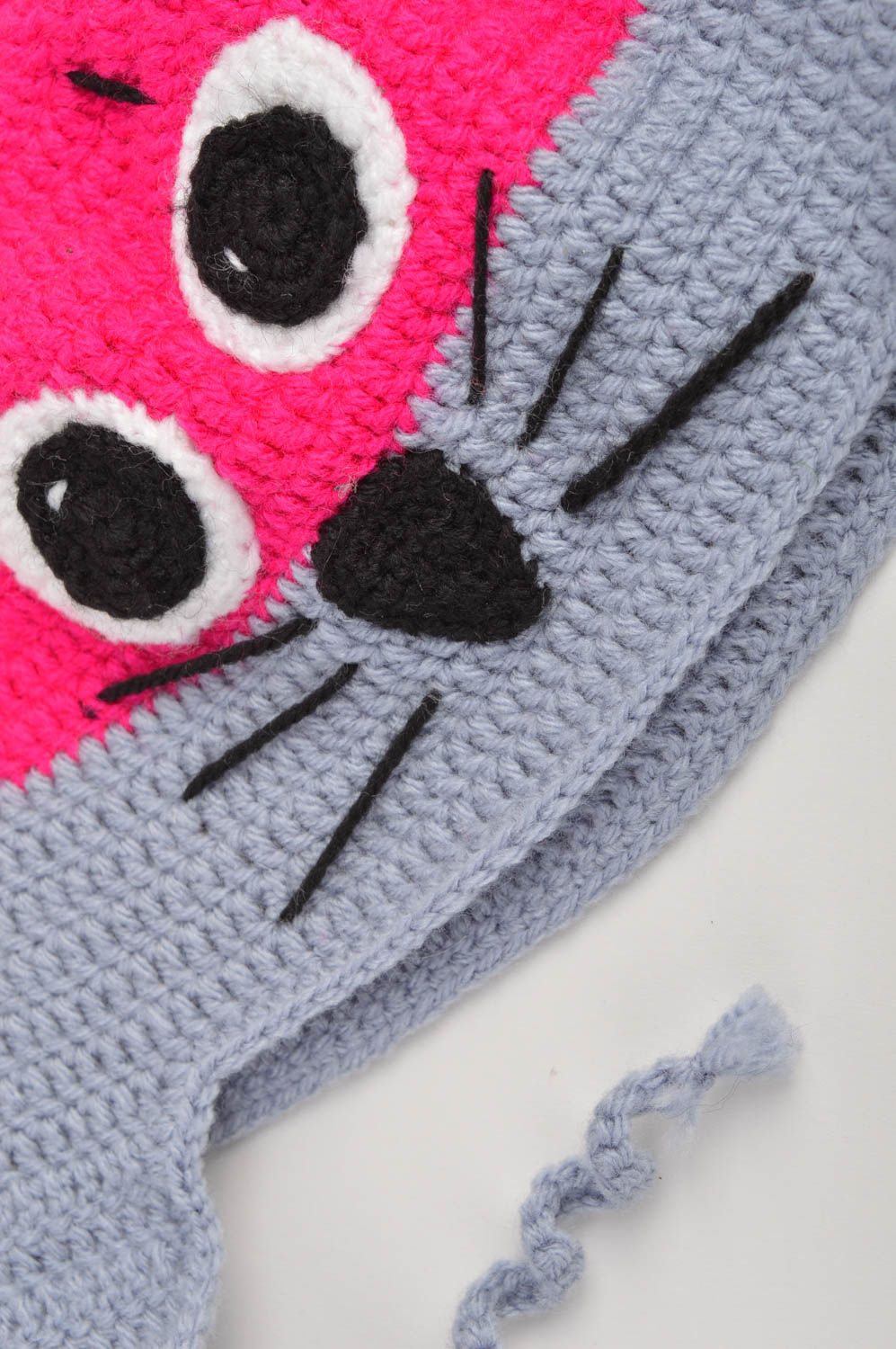 Gehäkelte Kindermütze handgefertigt modisches Accessoire Mütze Katze grau rosa foto 4