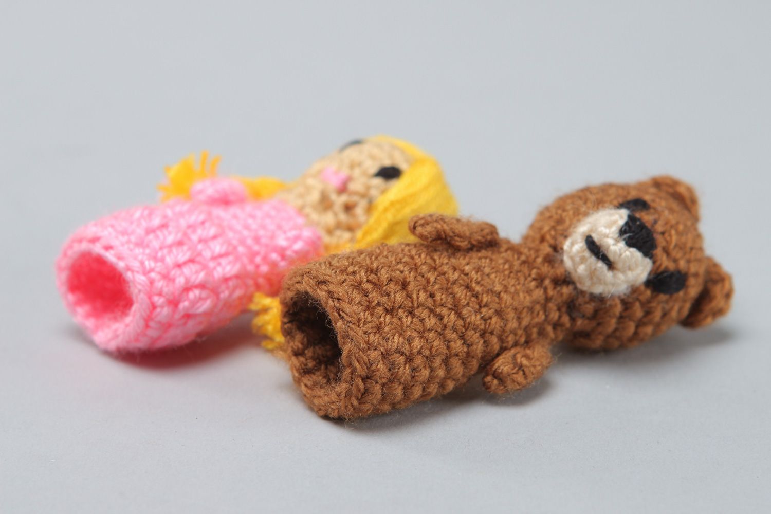 Handgemachte gehäkelte Finger Spielzeuge Bär und Mädchen für Puppentheaterstück foto 3