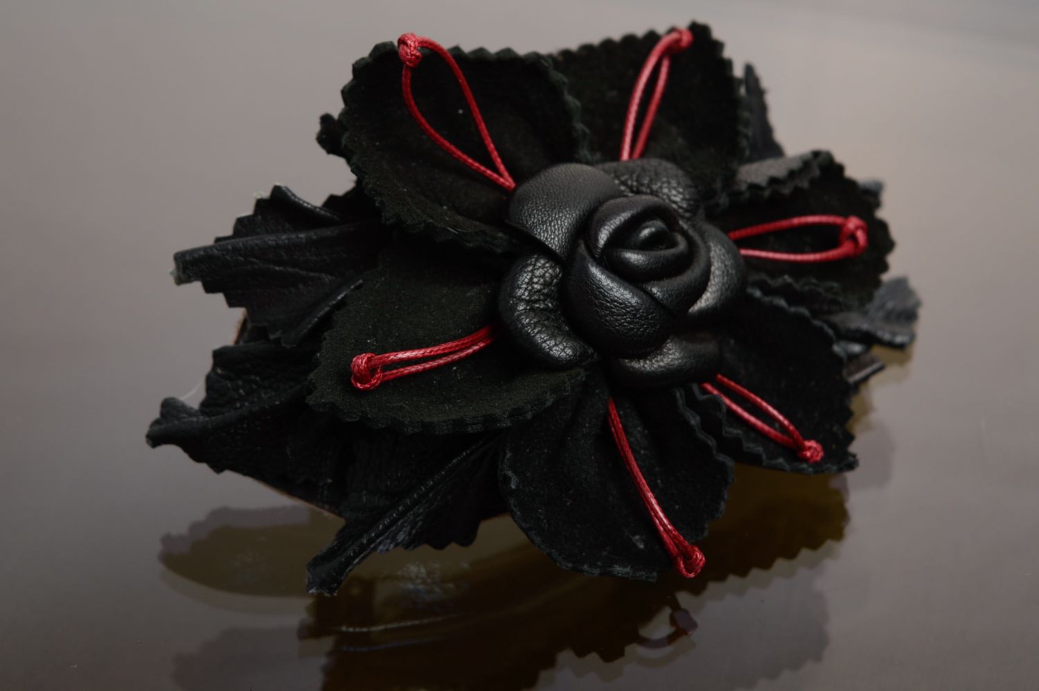 Schwarze Haarspange Blume foto 1