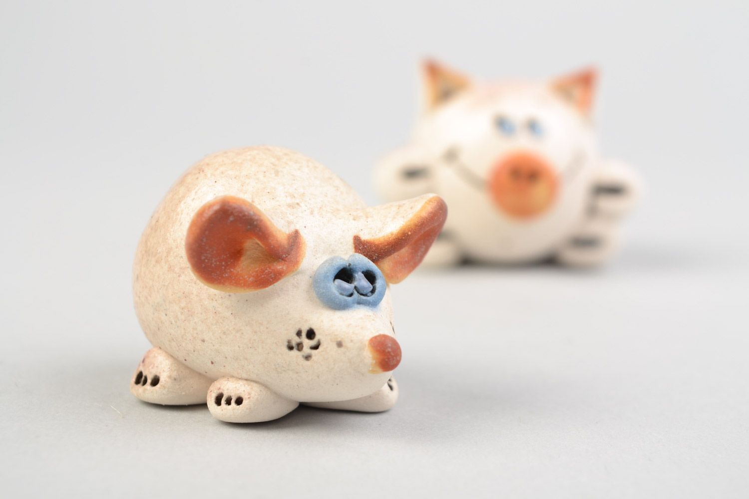 Set of 2 handmade decorative miniature glazed ceramic figurines of pig and mouse photo 3