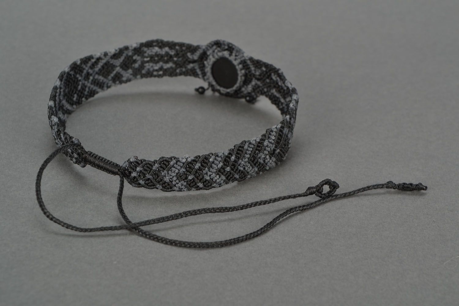 Collar artesanal trenzado de hilos con shungite foto 5