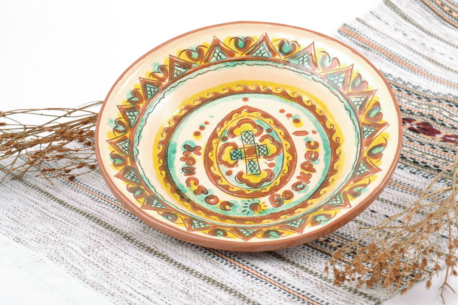 Декоративная керамическая тарелка расписанная глазурью с богатым узором хэндмэйд фото 1