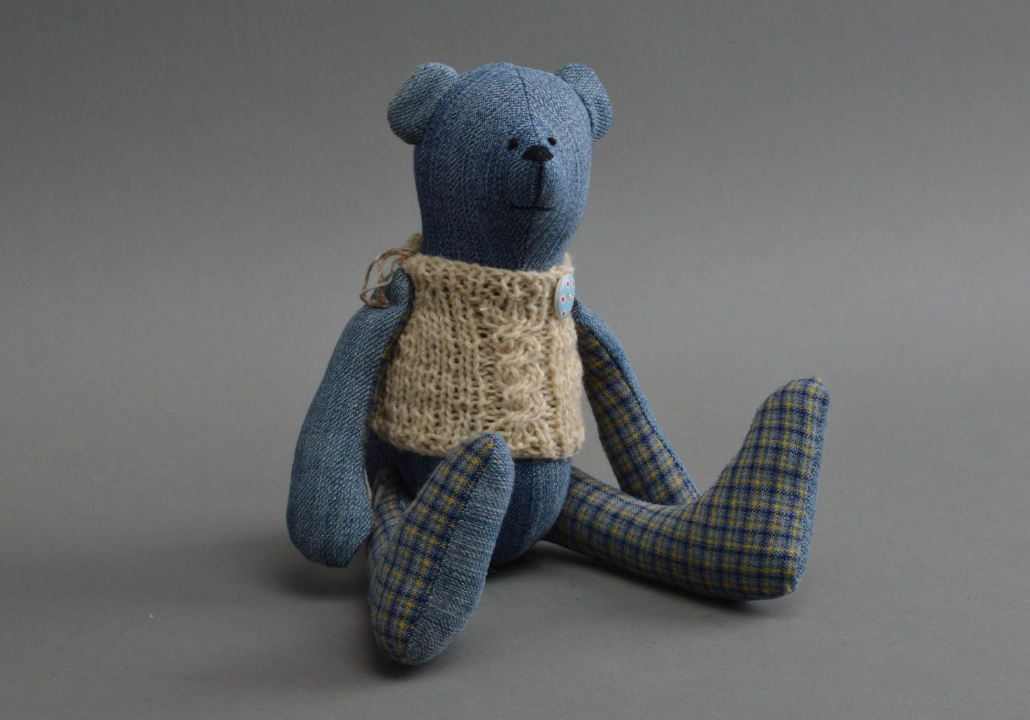 Peluche ours vêtu de gilet sans manches faite main en tissu pour enfants photo 4