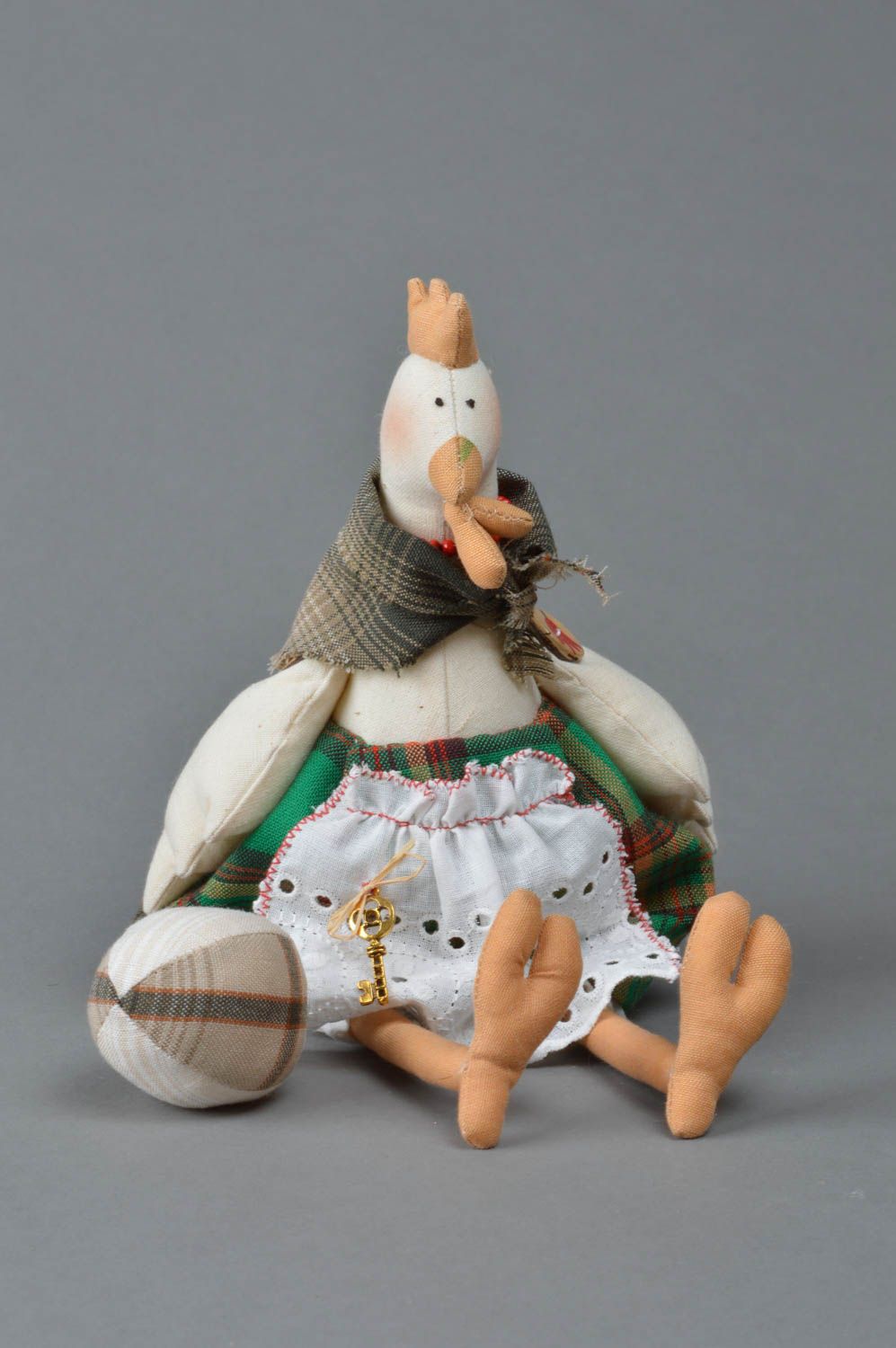 Juguete de peluche de tela de algodón artesanal gallina de Pascua  foto 1