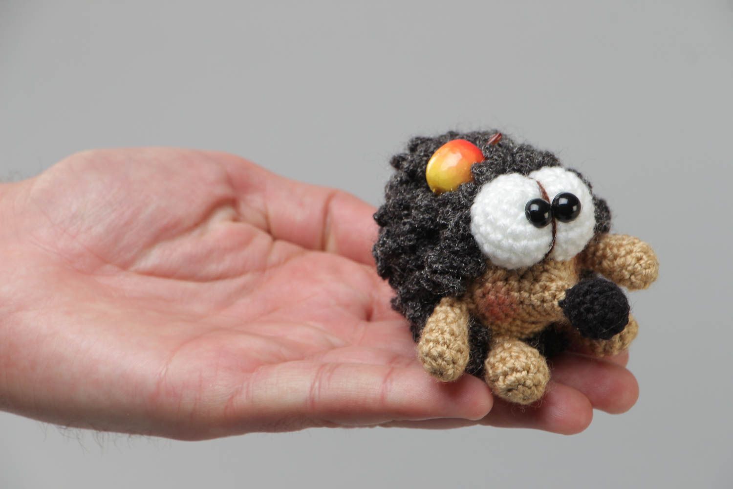 Jouet mou hérisson tricoté en fils acryliques au crochet décoratif fait main photo 5