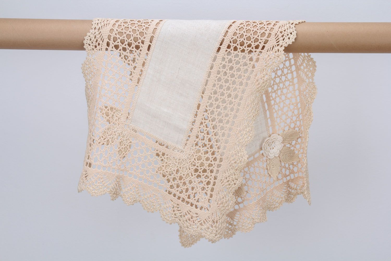 Serviette décorative tricotée au crochet en coton photo 4