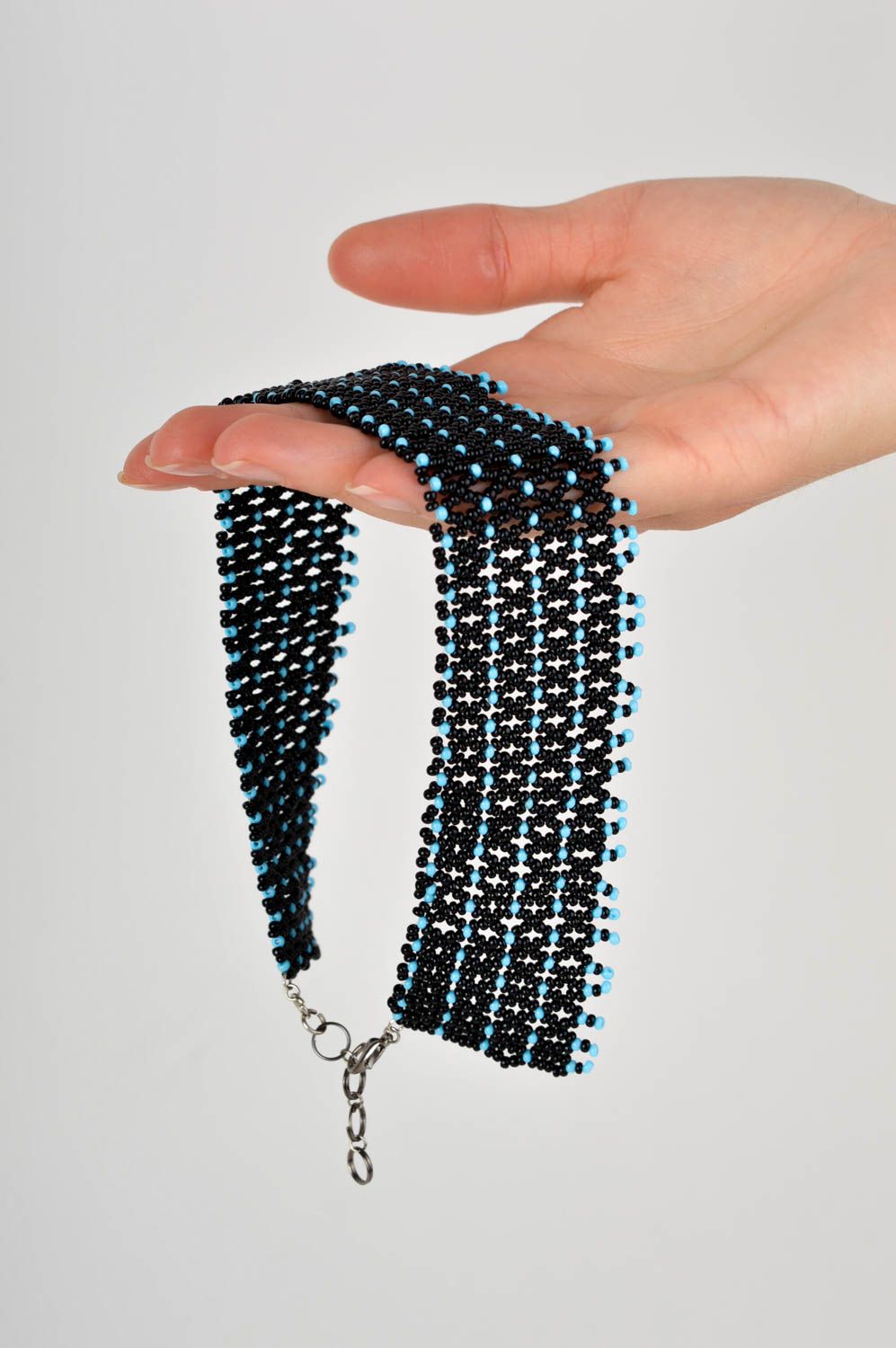 Collier en perles de rocaille Bijou fait main noir-bleu large Cadeau femme photo 5