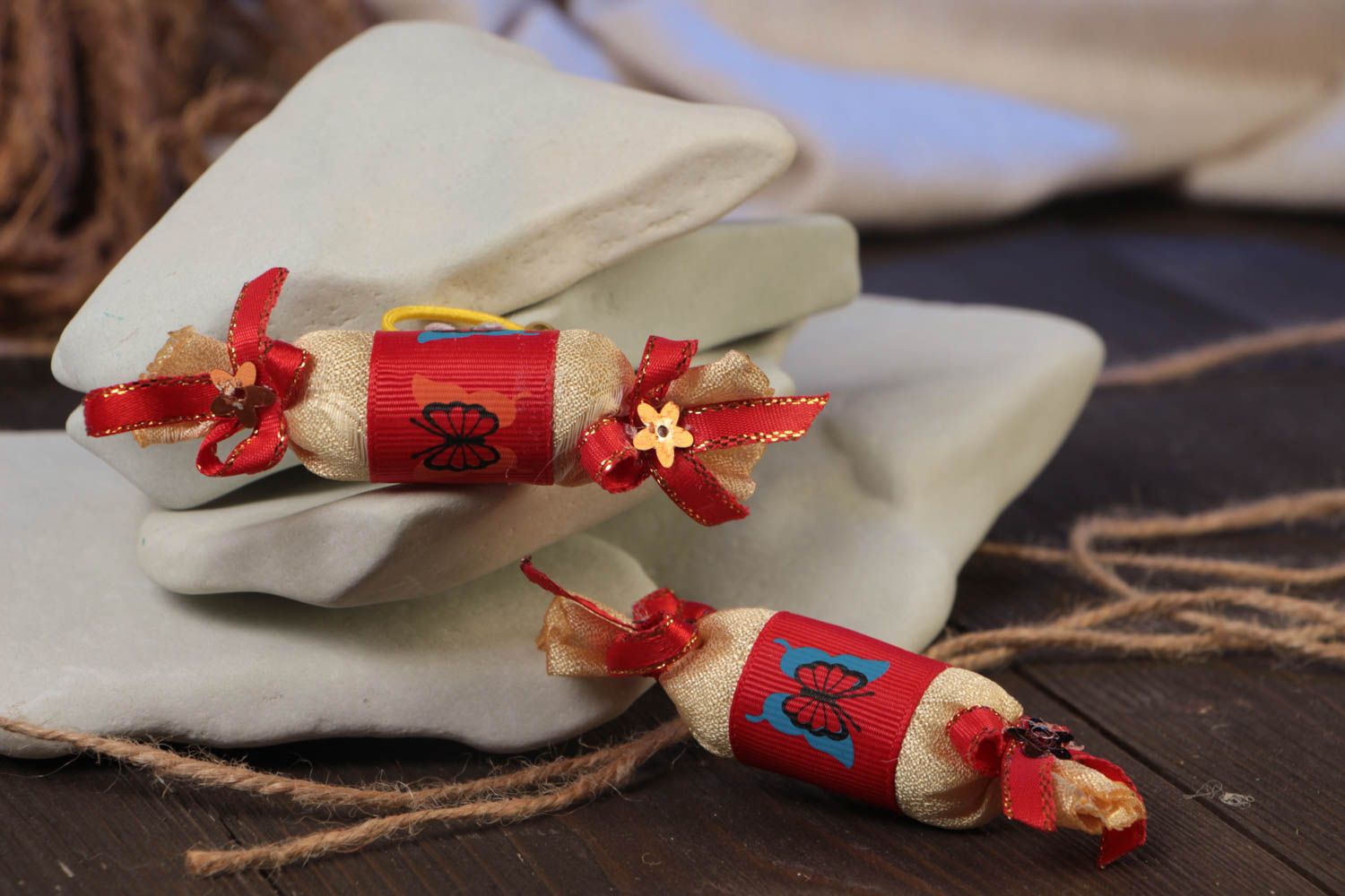 Rote Kinder Haargummis Set aus Textil 2 Stück Bonbons handmade Schmuck foto 1
