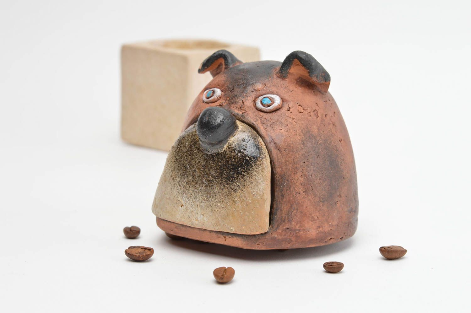 Глиняная шкатулка в виде мордочки собаки небольшая коричневая ручной работы фото 1