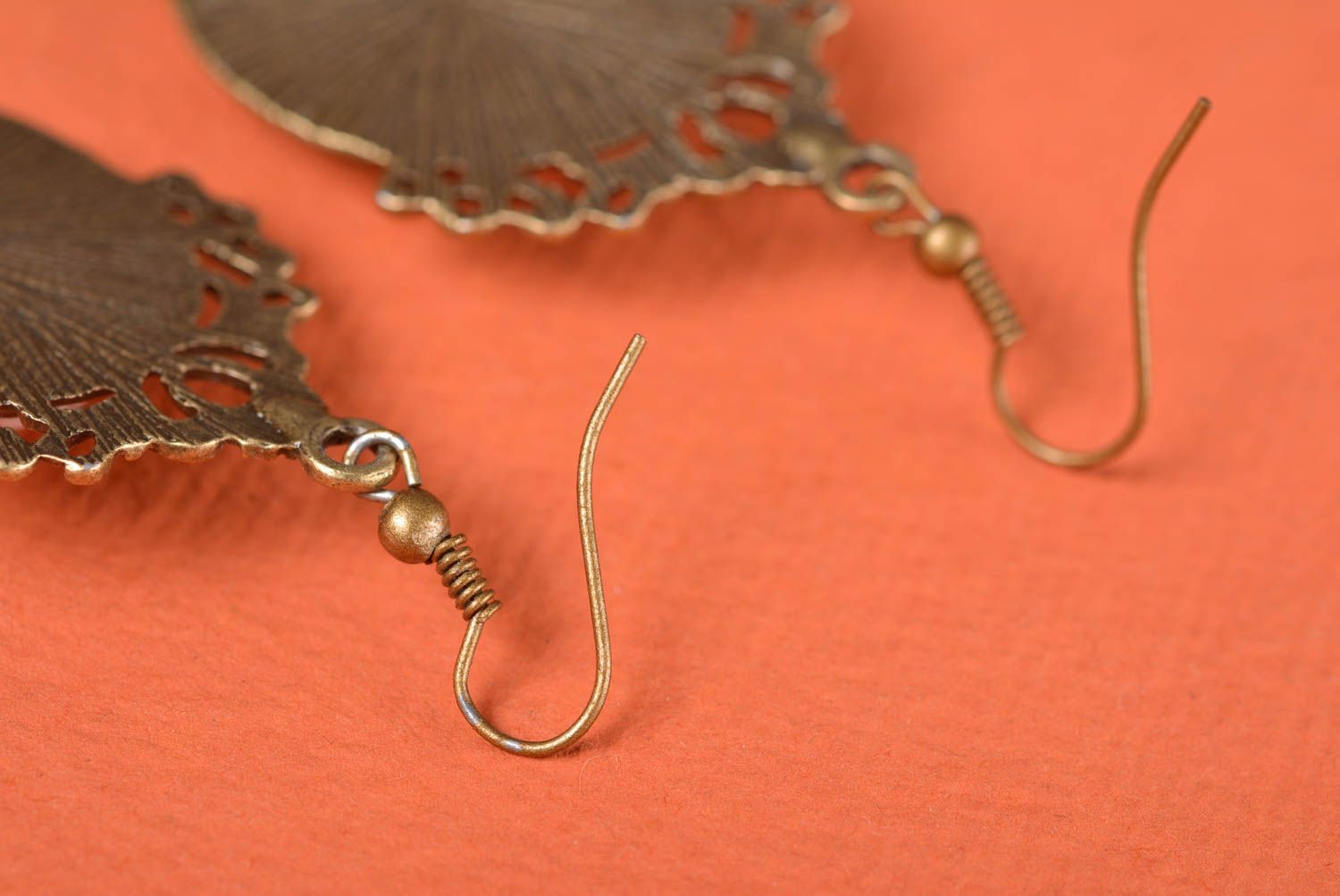 Boucles d'oreilles en métal faites main avec camées vintage ovales originales photo 4