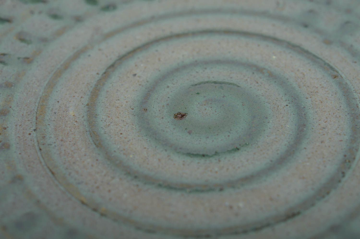 Красивая керамическая тарелка из красной глины с узором для декора Феерверк фото 4