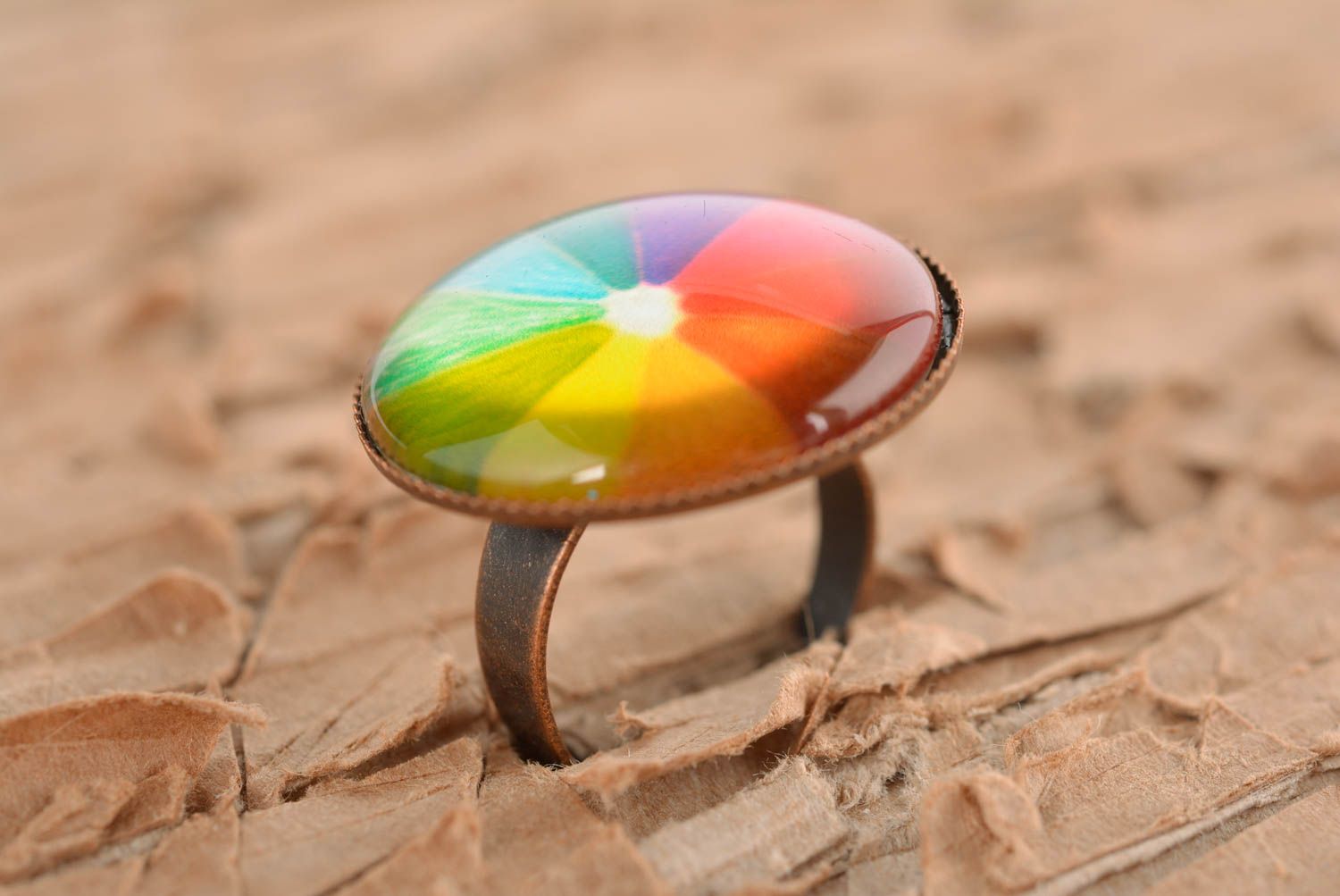 Красивое кольцо украшение ручной работы необычное кольцо разноцветное круглое фото 1