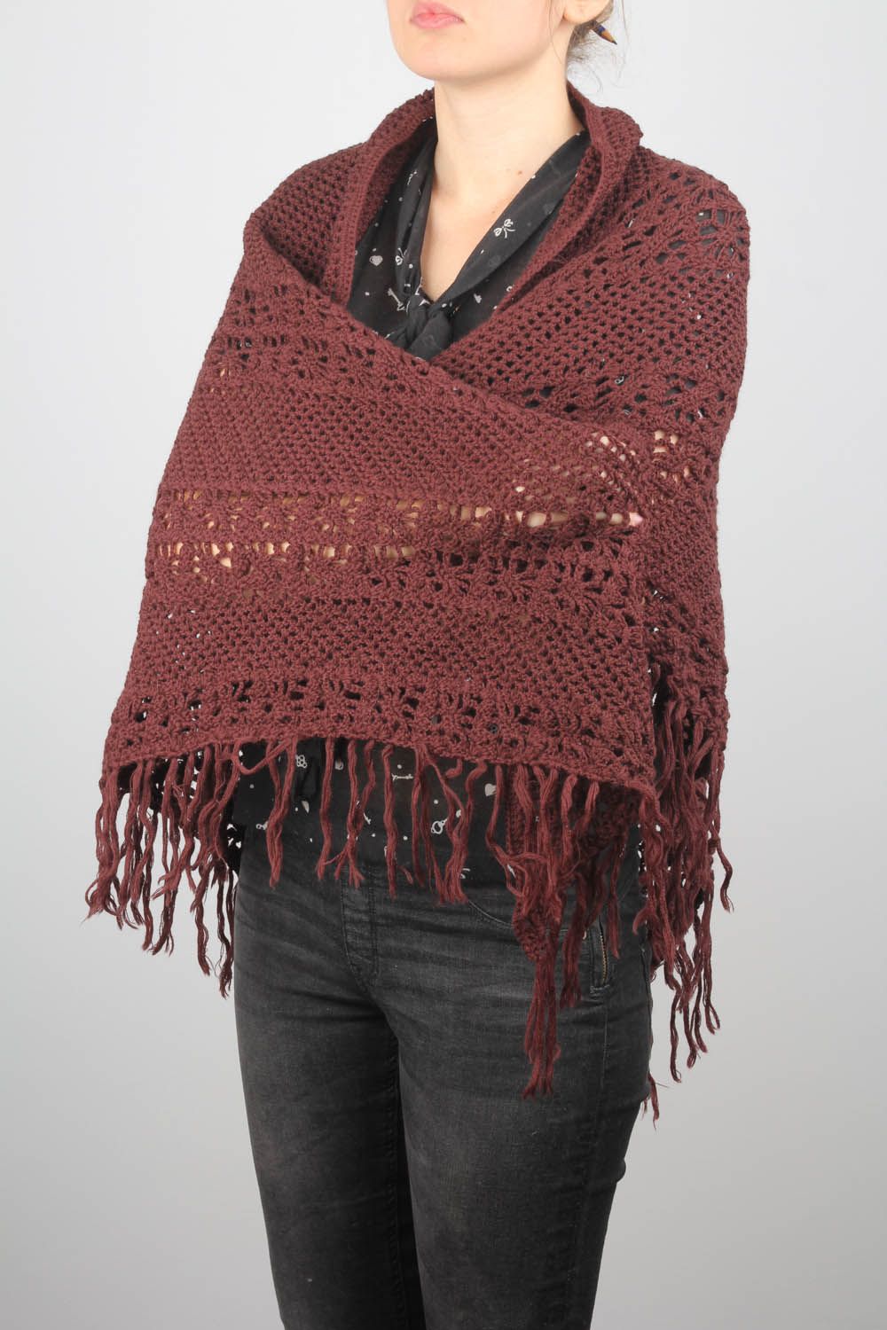 Xale marrom de crochê tricotado com fios acrílicos foto 1