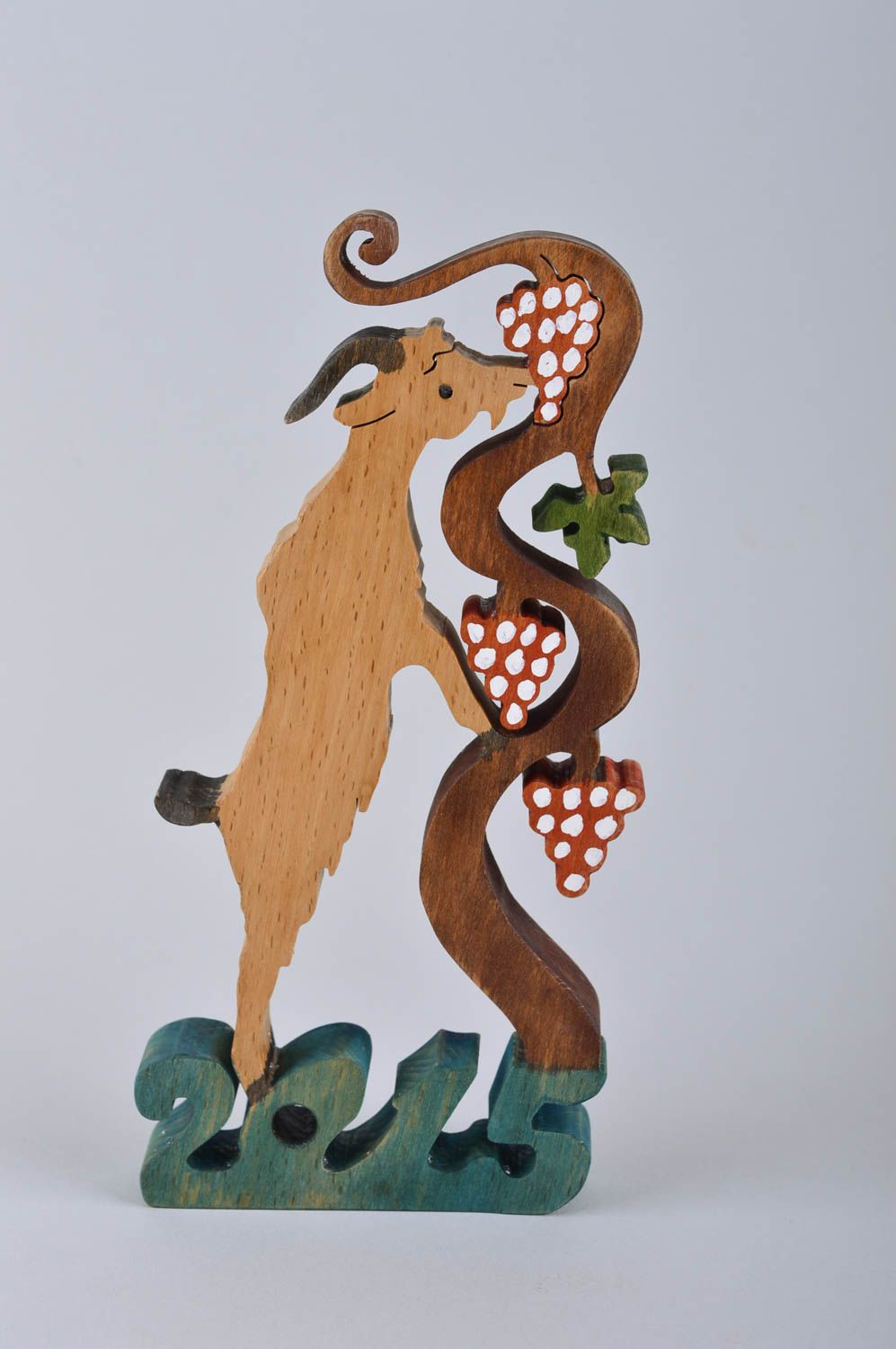 Figurine chèvre faite main Statuette bois Déco maison hêtre couleurs écologiques photo 2