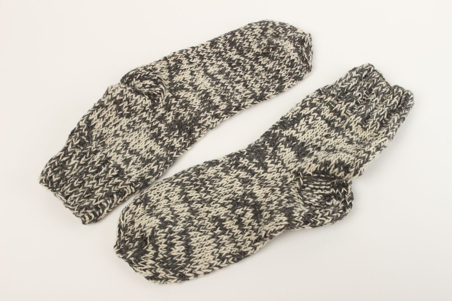 Handmade graue gestrickte Socken Accessoires für Frauen Damen Wollsocken foto 2