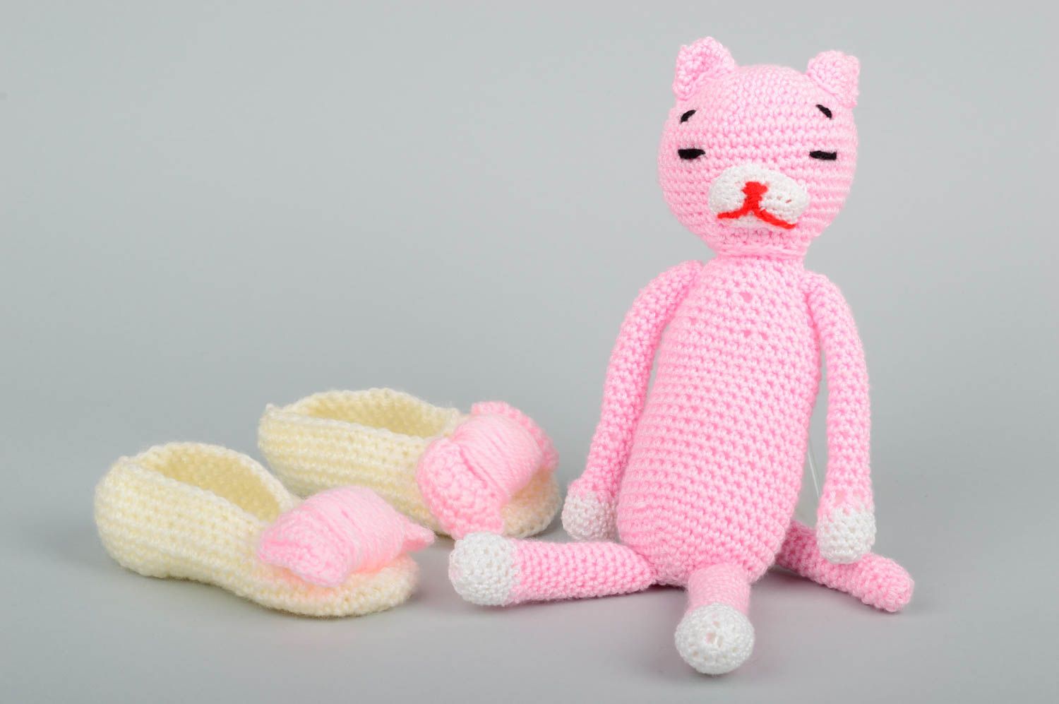 Peluche chat Chaussons bébé faits main tricotés au crochet Cadeau enfant photo 1