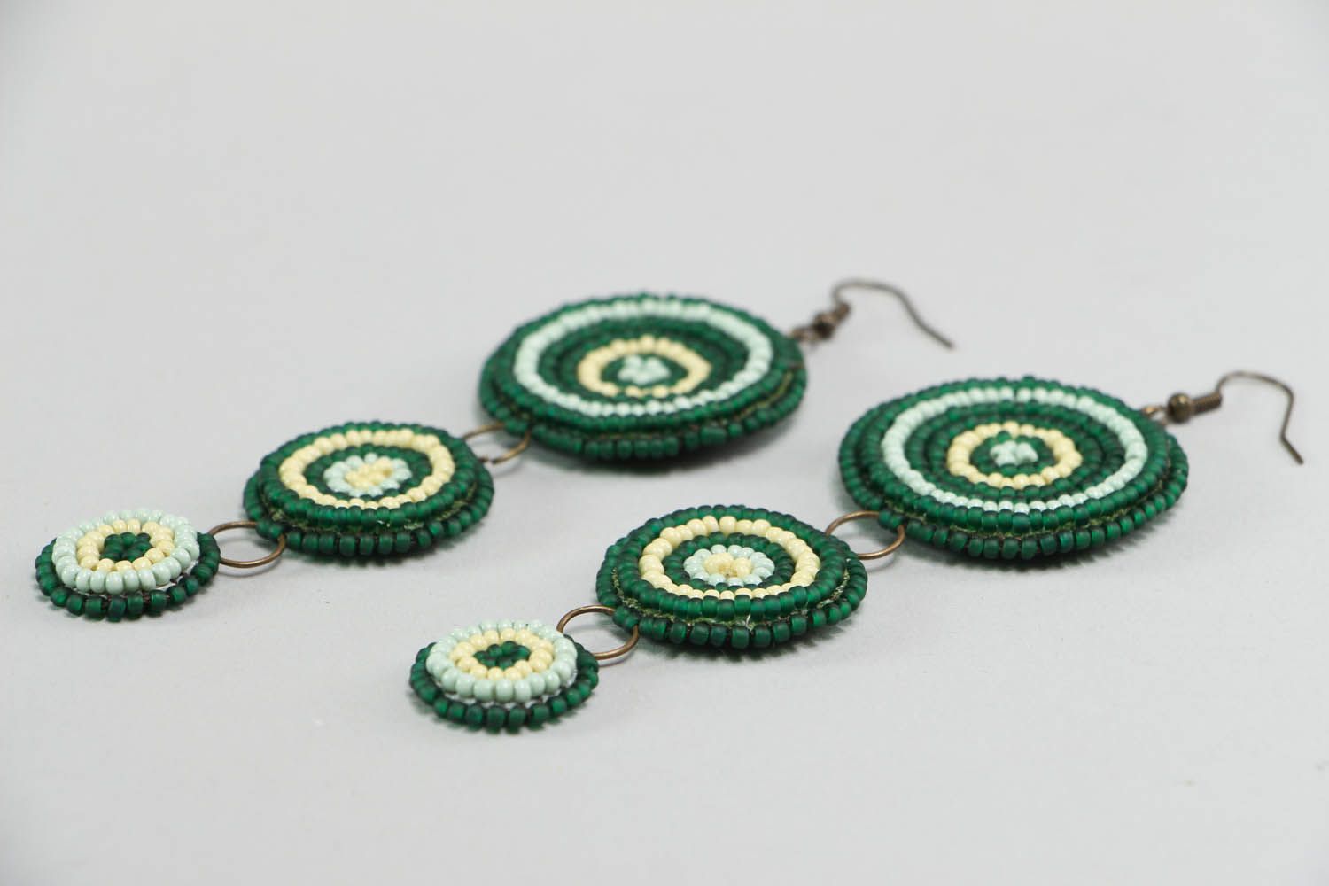 Orecchini di perline fatti a mano lunghi accessorio originale bello da donna foto 2