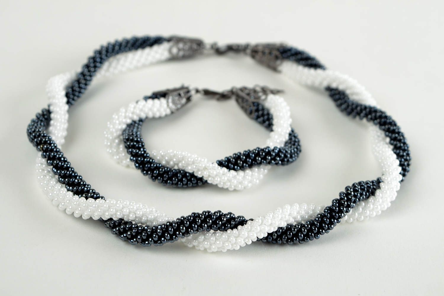 Collier spirale Bijoux faits main Bracelet fantaisie noir blanc Cadeau femme photo 2